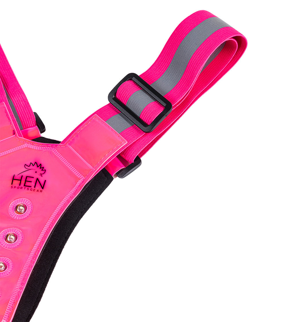 Detail LED verlichting roze reflectievest met USB oplaadpoort