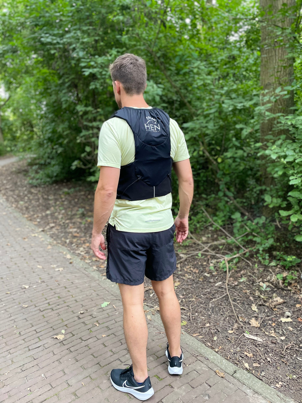 Marathonvest hardlooprugzak zwart met comfortabele pasvorm voor lange hardloopsessies