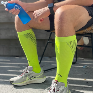 Fluo gele hardloopsokken met compressie 2 paar voor optimale zichtbaarheid